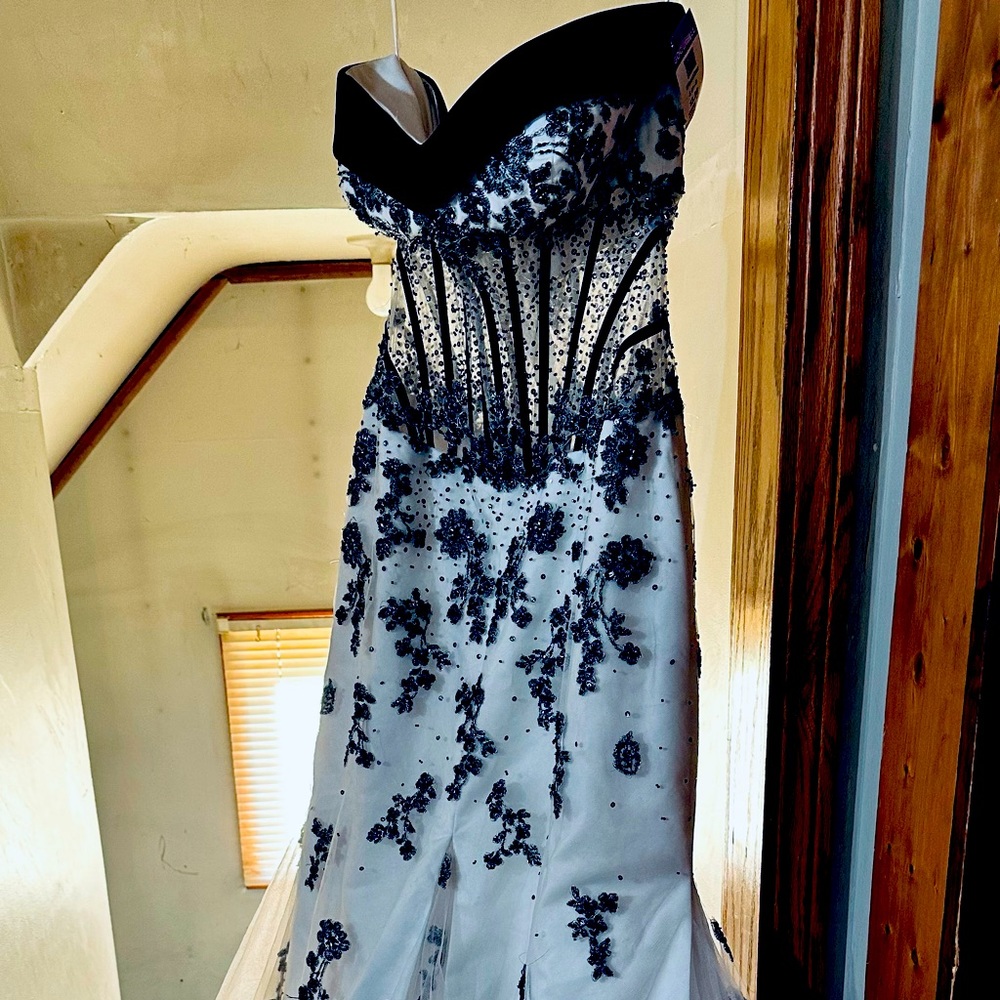 Size 6 prom dress worn once